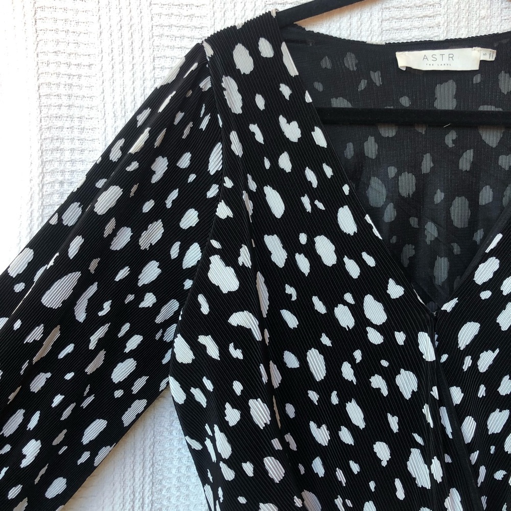 Black White Wrap-Front Elevated Casual Going Out Women’s Blouse Shirt Top Small - Picture 8 of 15